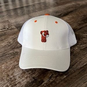 White SnapBack Tiger Woods hat